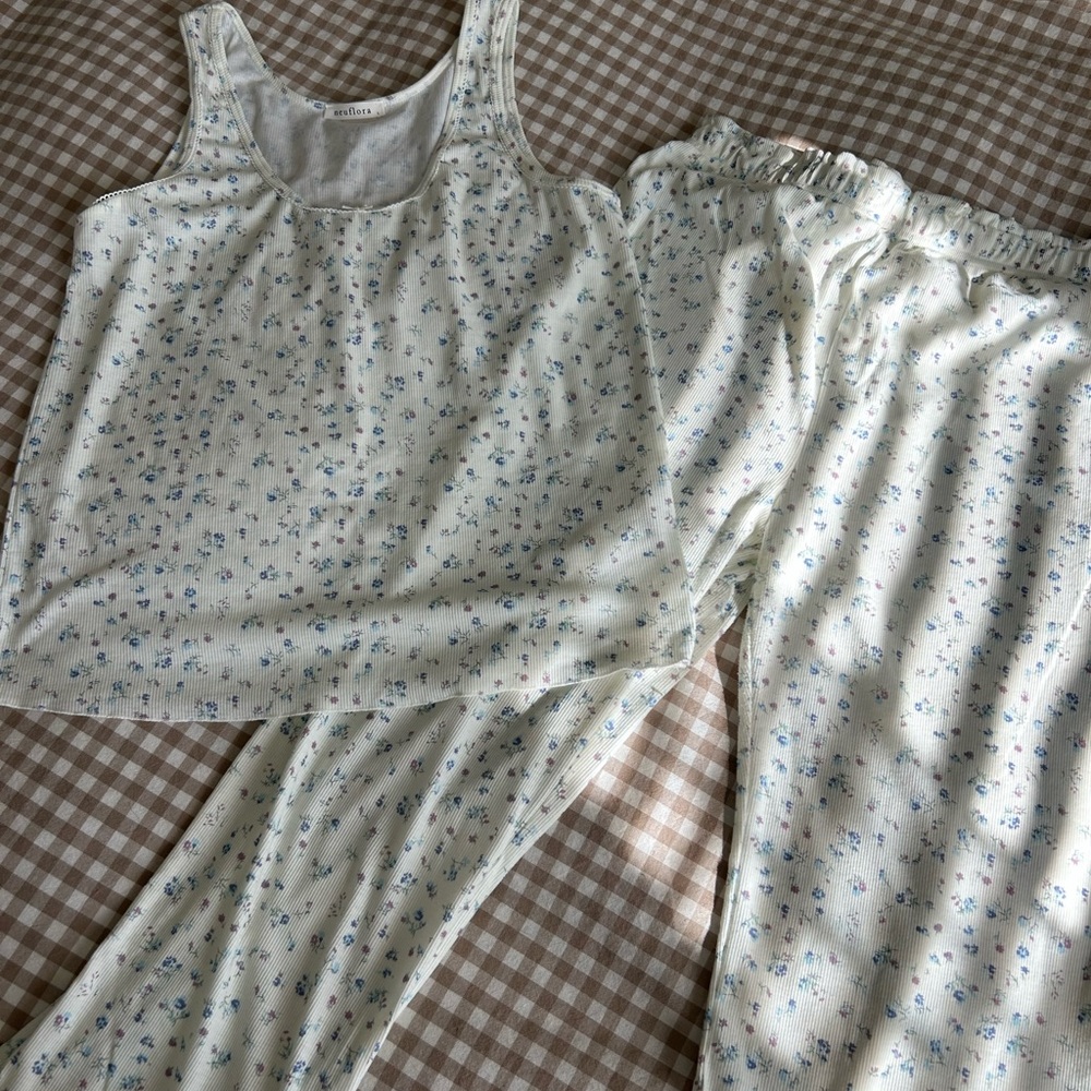 Neuflora Emery Floral Pajama Set